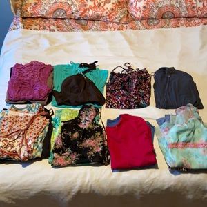 Lot of 17 pieces of woman’s size xxl shirts !